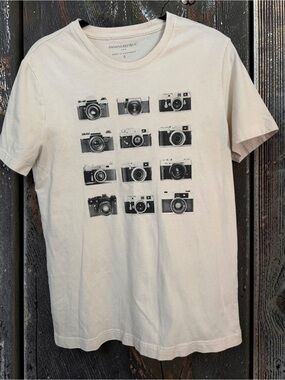 Banana Republic Men’s Cream Camera Graphic T-Shirt